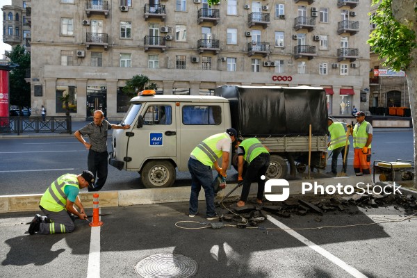 Nəsimi rayonunda salınmış qeyri-qanuni parklanma yeri İlham Əliyevin tapşırığına əsasən sökülür
