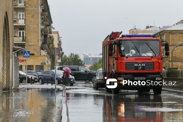 Bakıda güclü yağışın törətdiyi fəsadlar