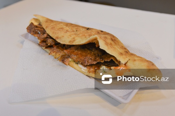 Paytaxt Bakıda fəaliyyət göstərən dönərxanalar