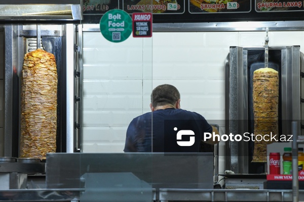 Paytaxt Bakıda fəaliyyət göstərən dönərxanalar