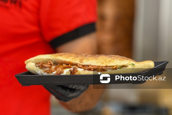 Paytaxt Bakıda fəaliyyət göstərən dönərxanalar