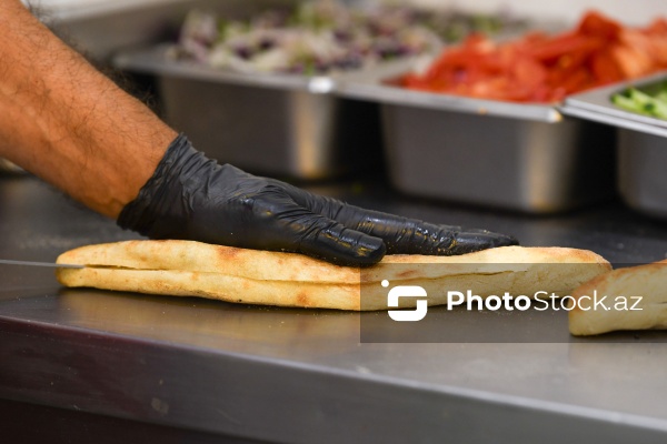 Paytaxt Bakıda fəaliyyət göstərən dönərxanalar