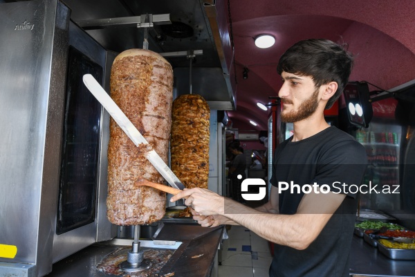 Paytaxt Bakıda fəaliyyət göstərən dönərxanalar