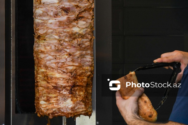 Paytaxt Bakıda fəaliyyət göstərən dönərxanalar