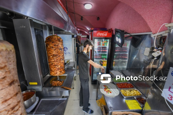 Paytaxt Bakıda fəaliyyət göstərən dönərxanalar