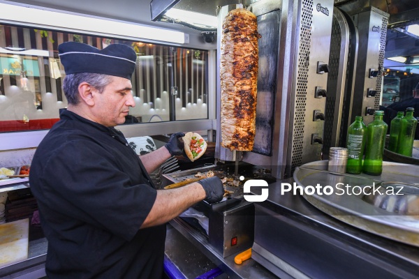 Paytaxt Bakıda fəaliyyət göstərən dönərxanalar