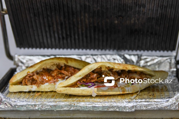 Paytaxt Bakıda fəaliyyət göstərən dönərxanalar