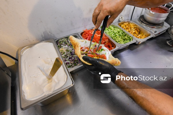 Paytaxt Bakıda fəaliyyət göstərən dönərxanalar