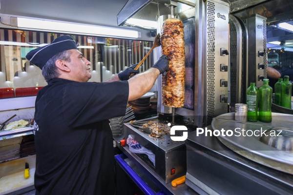 Paytaxt Bakıda fəaliyyət göstərən dönərxanalar