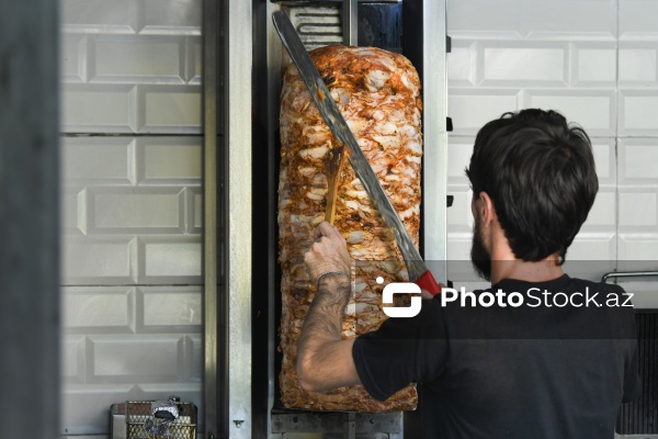 Paytaxt Bakıda fəaliyyət göstərən dönərxanalar