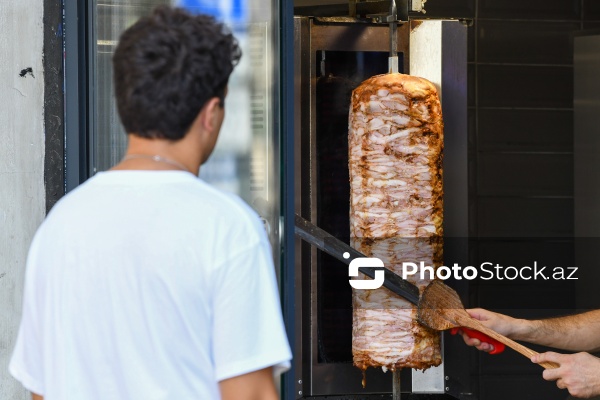 Paytaxt Bakıda fəaliyyət göstərən dönərxanalar