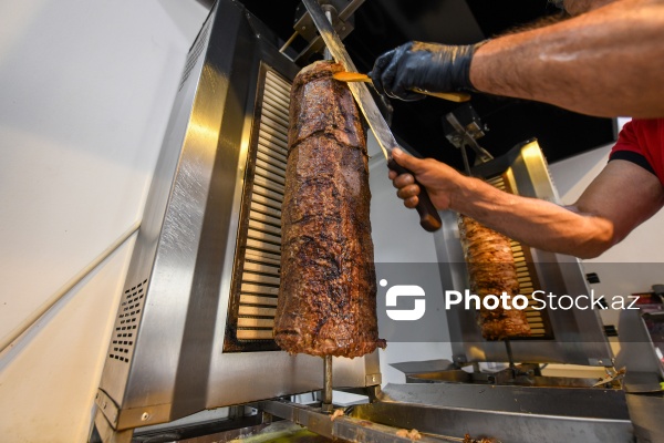 Paytaxt Bakıda fəaliyyət göstərən dönərxanalar