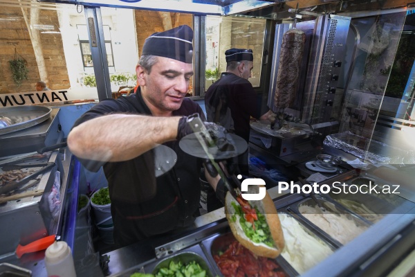 Paytaxt Bakıda fəaliyyət göstərən dönərxanalar