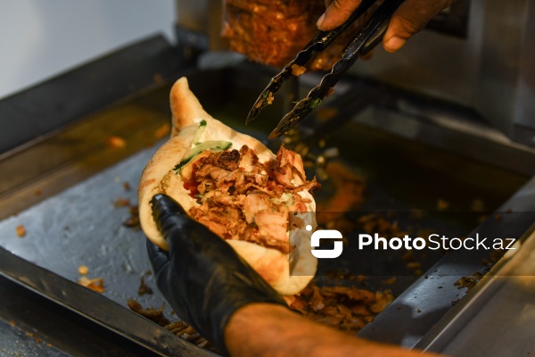 Paytaxt Bakıda fəaliyyət göstərən dönərxanalar