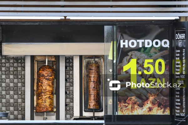 Paytaxt Bakıda fəaliyyət göstərən dönərxanalar