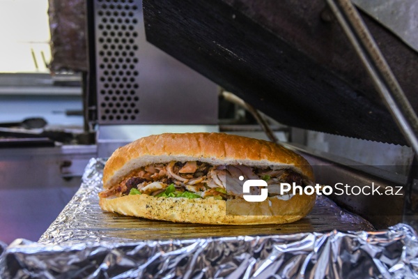 Paytaxt Bakıda fəaliyyət göstərən dönərxanalar