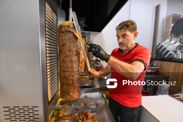Paytaxt Bakıda fəaliyyət göstərən dönərxanalar