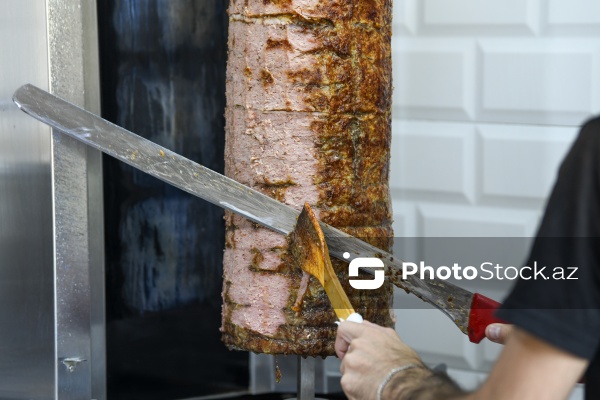 Paytaxt Bakıda fəaliyyət göstərən dönərxanalar