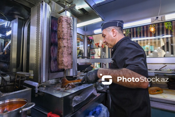 Paytaxt Bakıda fəaliyyət göstərən dönərxanalar