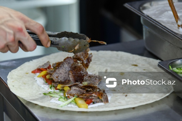 Paytaxt Bakıda fəaliyyət göstərən dönərxanalar