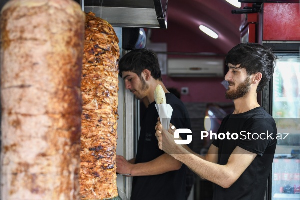 Paytaxt Bakıda fəaliyyət göstərən dönərxanalar