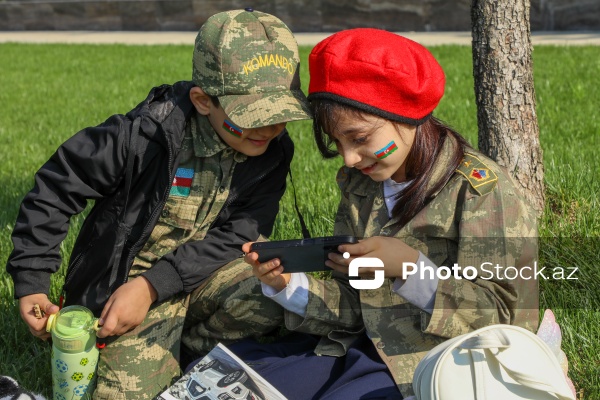 Paytaxt sakinləri Zəfər Gününün beşinci ildönümünü qeyd edir