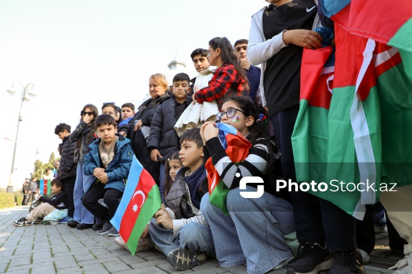 Paytaxt sakinləri Zəfər Gününün beşinci ildönümünü qeyd edir