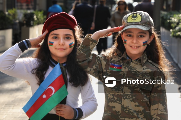 Paytaxt sakinləri Zəfər Gününün beşinci ildönümünü qeyd edir