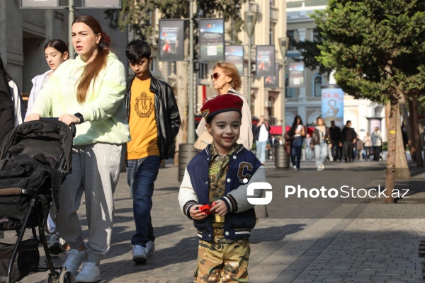 Paytaxt sakinləri Zəfər Gününün beşinci ildönümünü qeyd edir