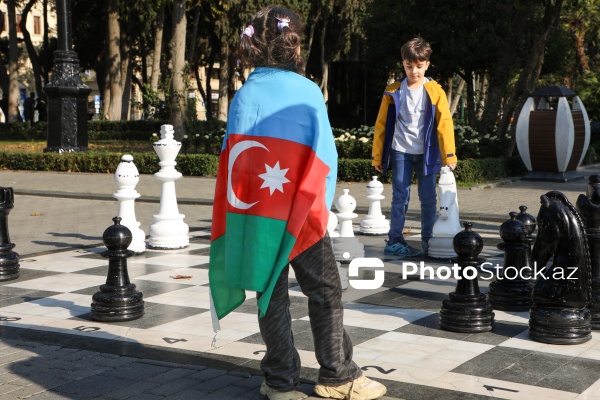 Paytaxt sakinləri Zəfər Gününün beşinci ildönümünü qeyd edir