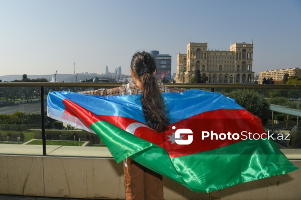 Paytaxt sakinləri Zəfər Gününün beşinci ildönümünü qeyd edir