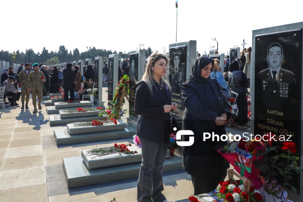 Paytaxt sakinləri Zəfər Gününün beşinci ildönümünü qeyd edir