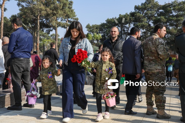 Paytaxt sakinləri Zəfər Gününün beşinci ildönümünü qeyd edir