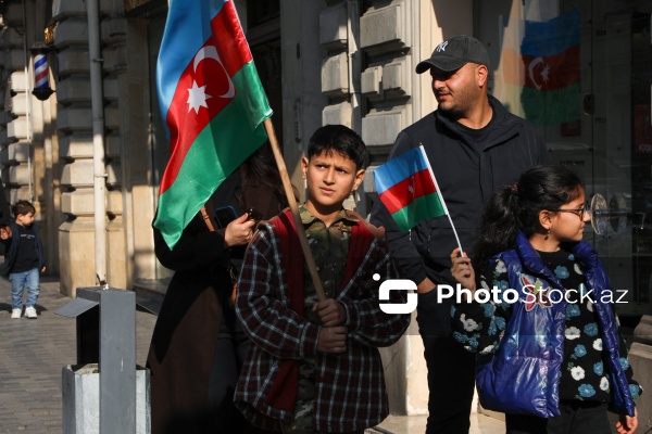 Paytaxt sakinləri Zəfər Gününün beşinci ildönümünü qeyd edir