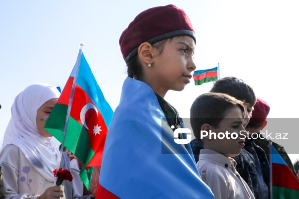 Paytaxt sakinləri Zəfər Gününün beşinci ildönümünü qeyd edir