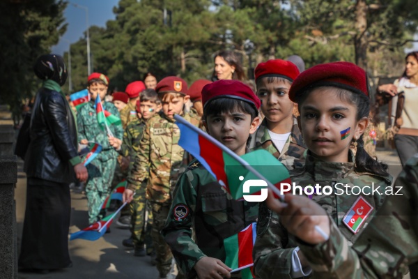 Paytaxt sakinləri Zəfər Gününün beşinci ildönümünü qeyd edir