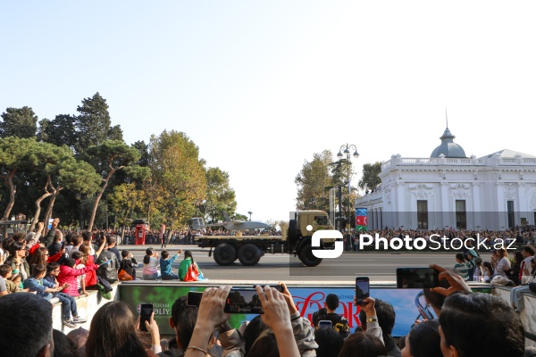Paytaxt sakinləri Zəfər Gününün beşinci ildönümünü qeyd edir