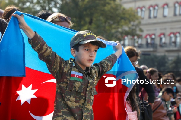 Paytaxt sakinləri Zəfər Gününün beşinci ildönümünü qeyd edir