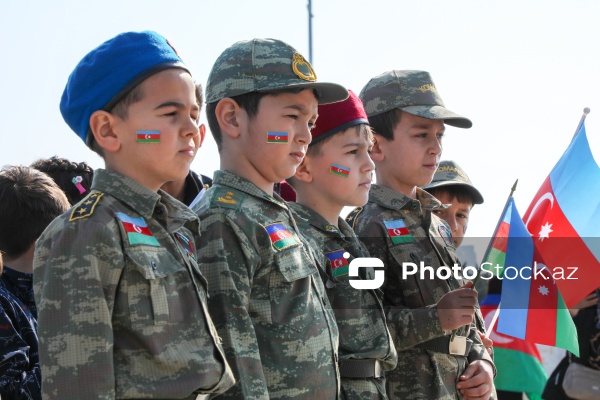 Paytaxt sakinləri Zəfər Gününün beşinci ildönümünü qeyd edir