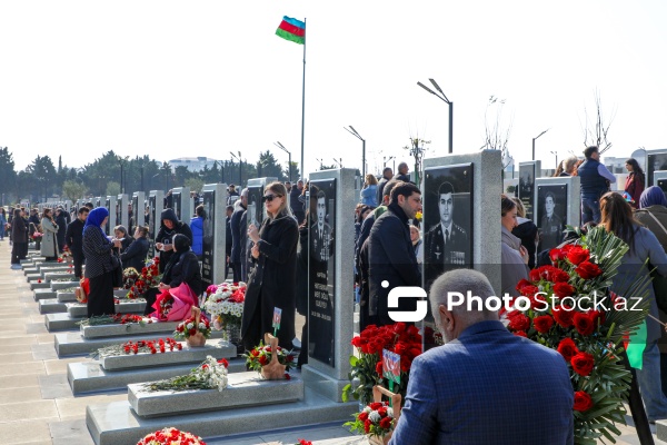 Paytaxt sakinləri Zəfər Gününün beşinci ildönümünü qeyd edir