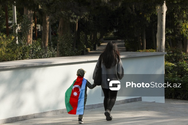 Paytaxt sakinləri Zəfər Gününün beşinci ildönümünü qeyd edir