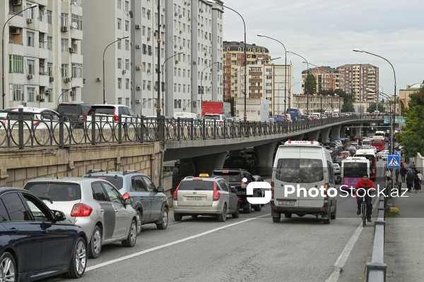 Paytaxt Bakının müxtəlif ərazilərində yerləşən körpülər