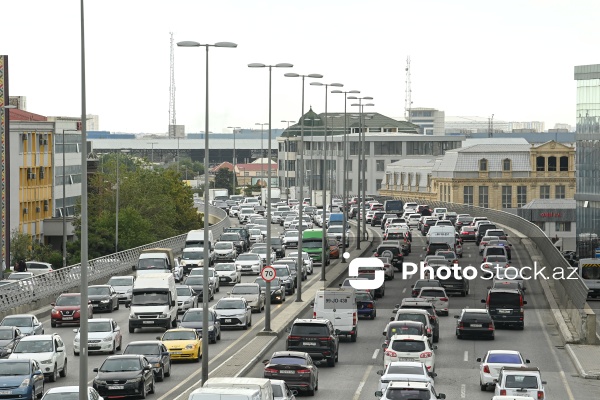 Paytaxt Bakının müxtəlif ərazilərində yerləşən körpülər