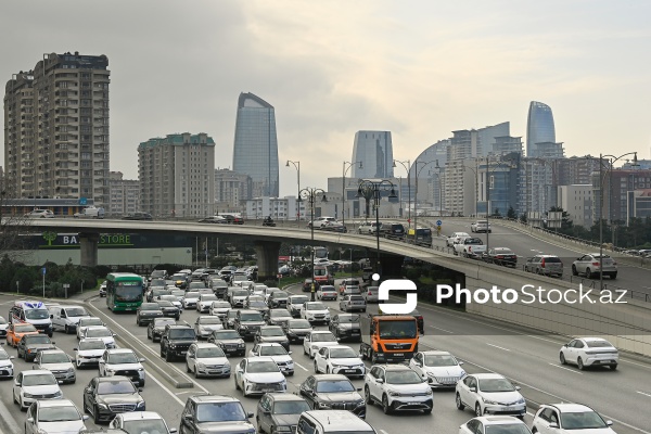 Paytaxt Bakının müxtəlif ərazilərində yerləşən körpülər