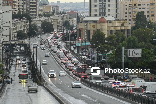 Paytaxt Bakının müxtəlif ərazilərində yerləşən körpülər