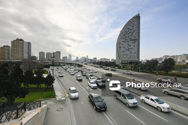 Paytaxt Bakının müxtəlif ərazilərində yerləşən körpülər