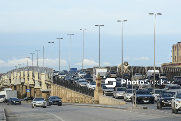Paytaxt Bakının müxtəlif ərazilərində yerləşən körpülər