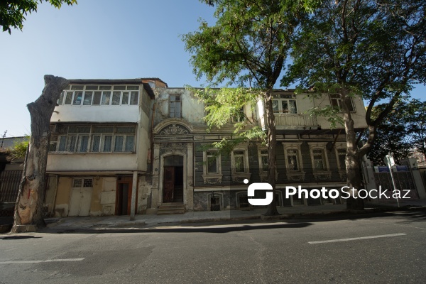 Paytaxt Bakının XIX-XX əsrlərə aid qədim binaları