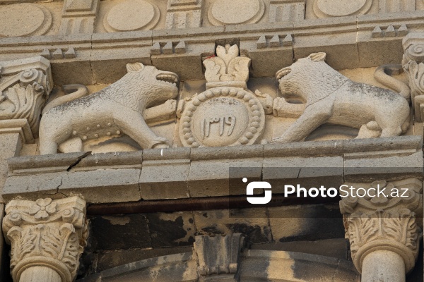 Paytaxt Bakının XIX-XX əsrlərə aid qədim binaları