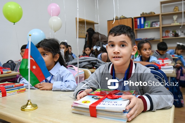Paytaxt məktəblərində yeni tədris ilinin ilk günü